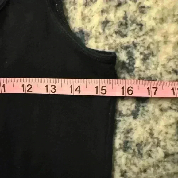 Black tank top - Picture 3 of 4